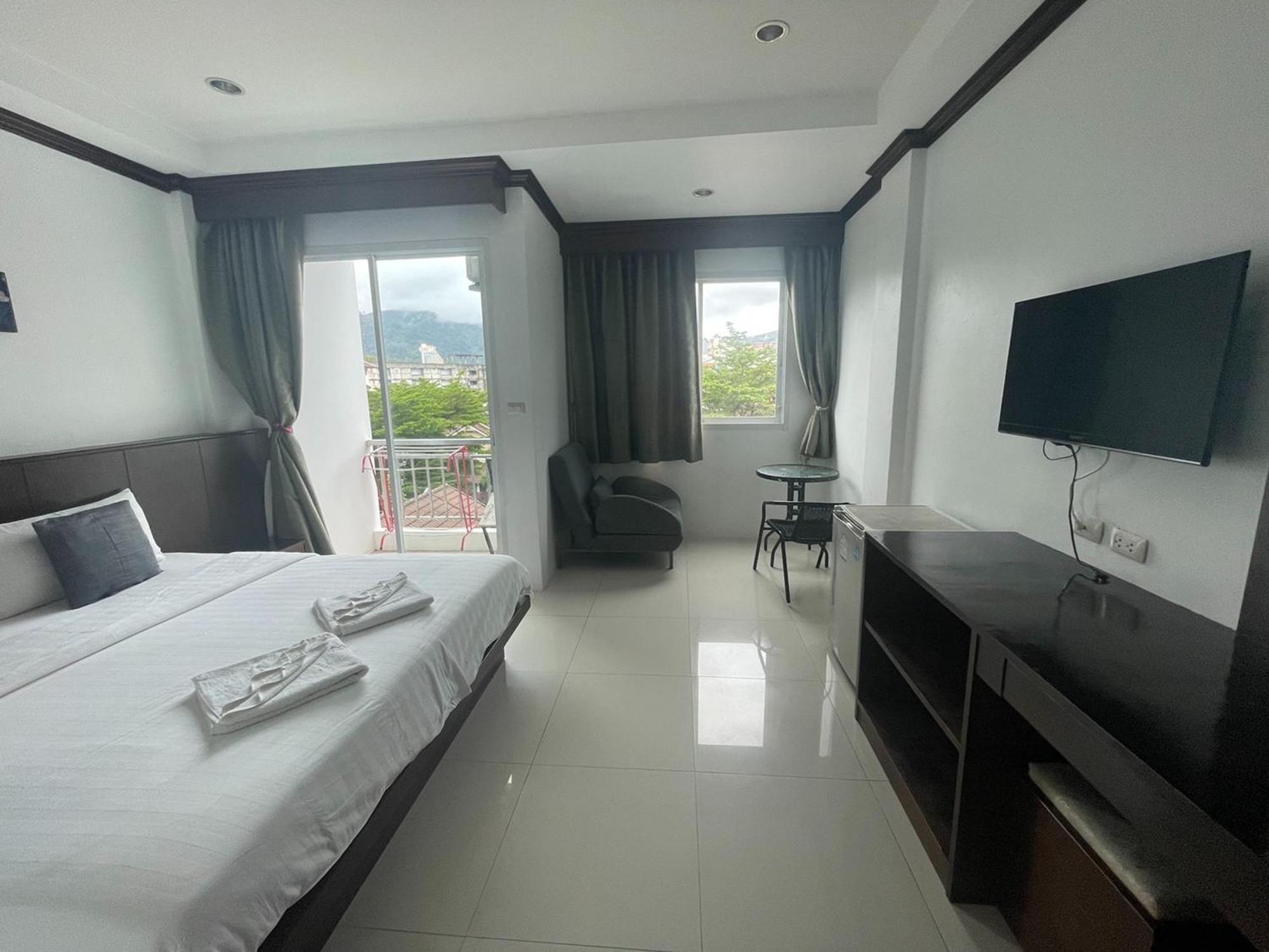Fruit Paradise Hotel Patong Exterior photo